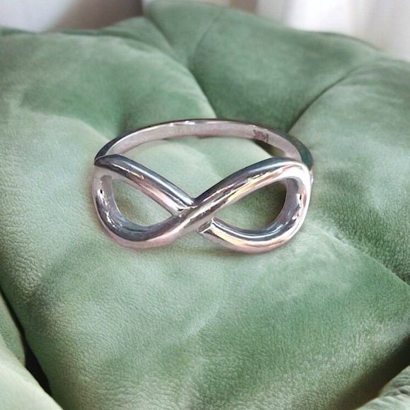 Solid 14K White Gold Infinity Symbol Ring. 14K White Gold Band Style about 5.5 - Picture 11 of 15